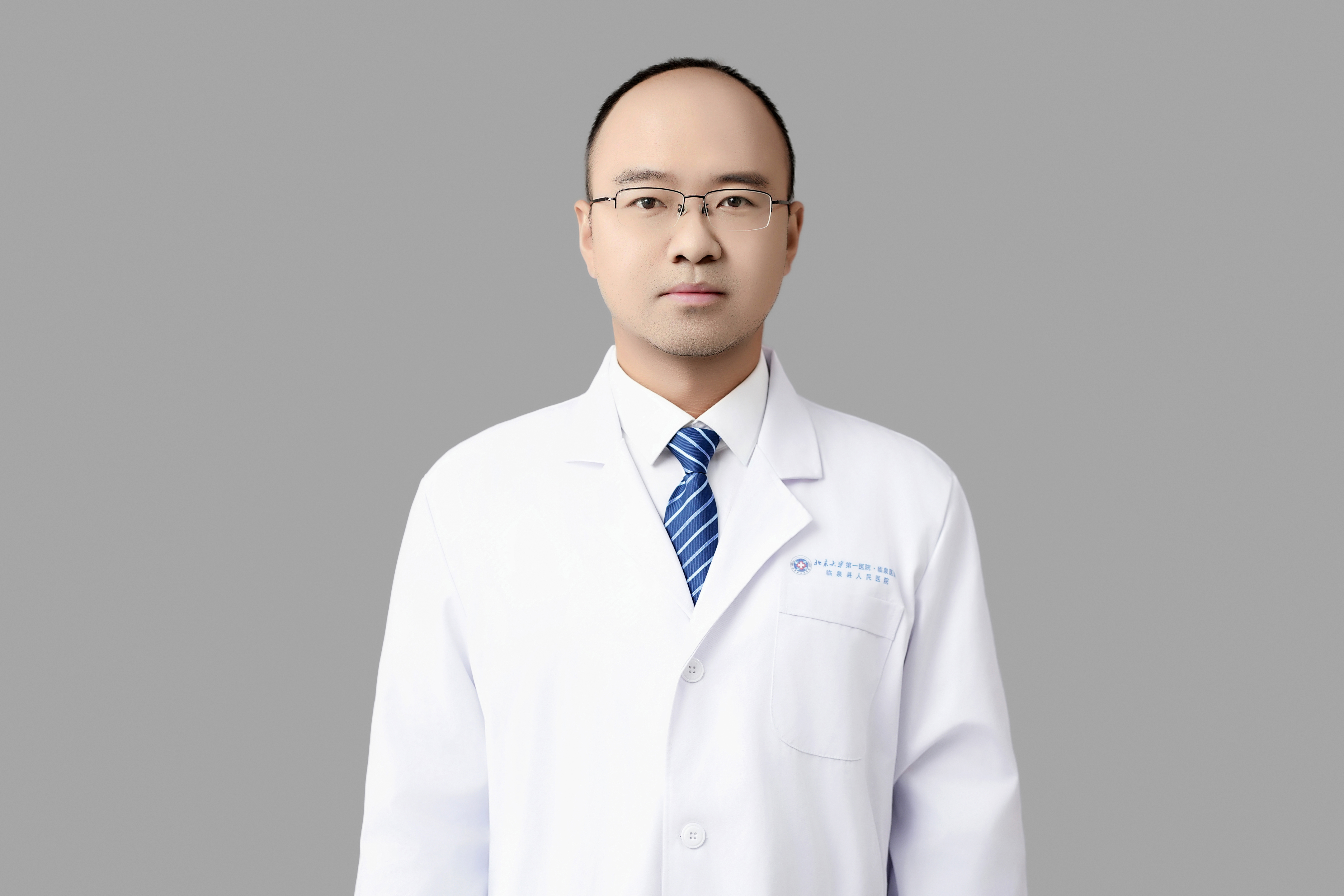 靳华龙头像