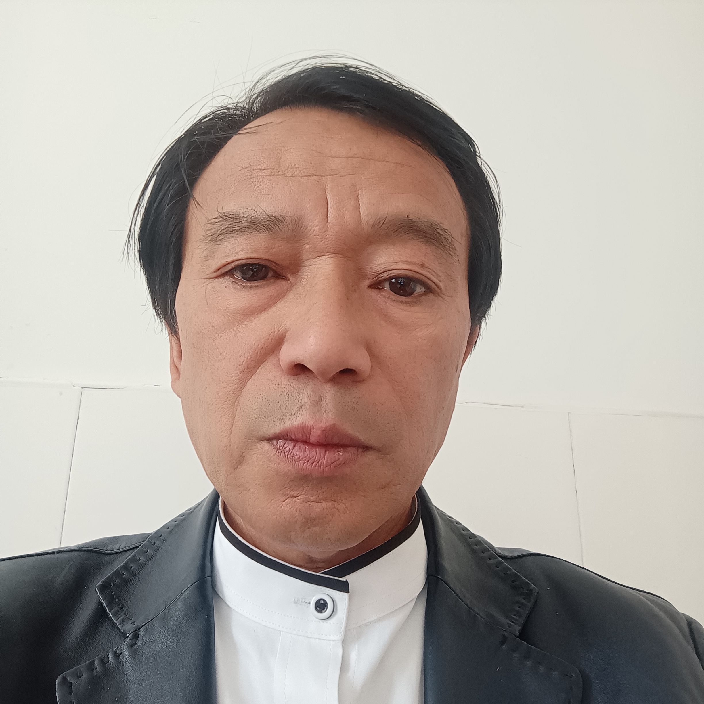 左飚头像