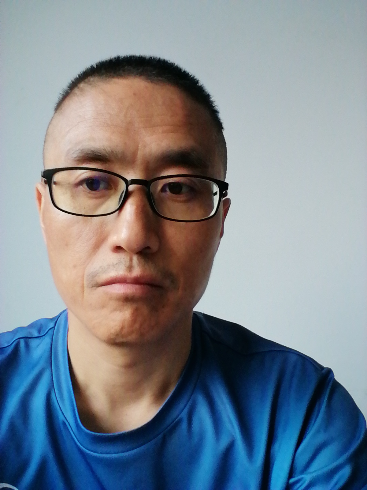 卫向阳头像