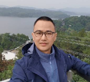 丁东亮头像