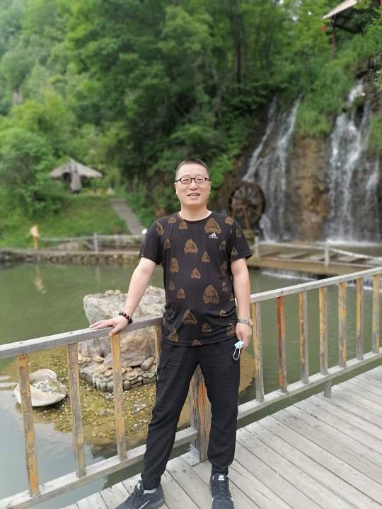 李为君头像