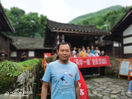 龚正旺头像