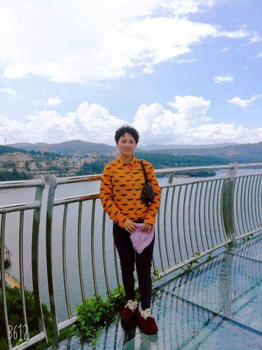 杨旭头像