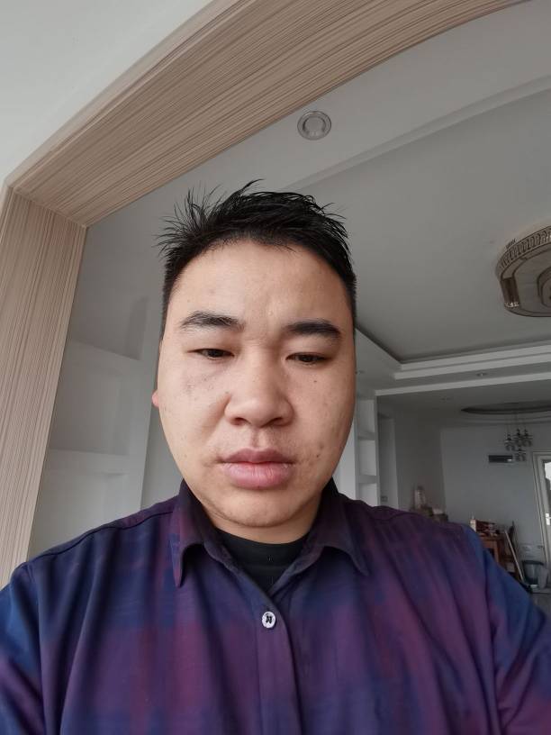 龙承钟头像