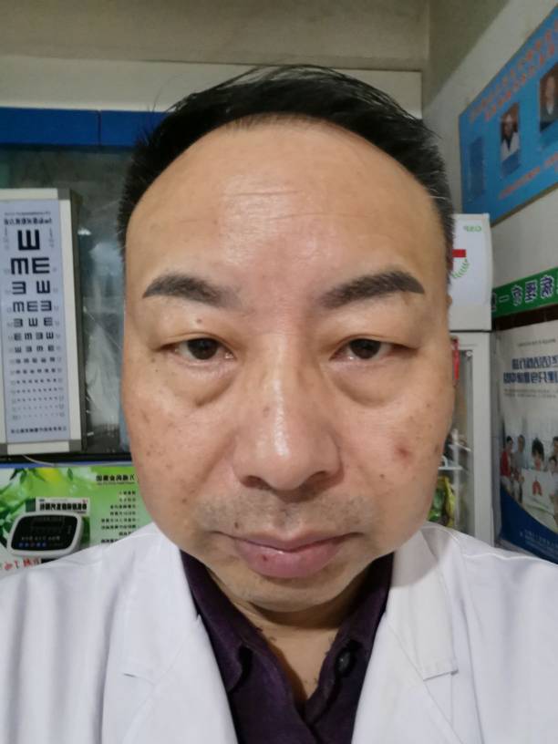 余中伟头像