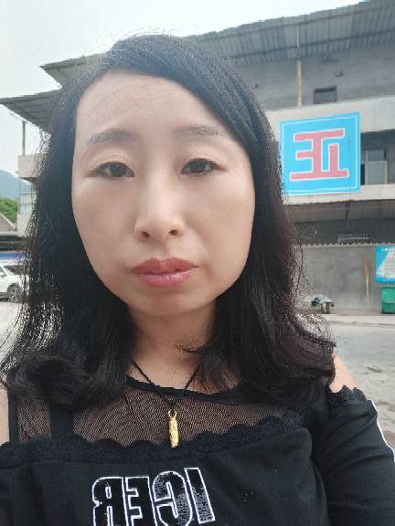 严玲头像