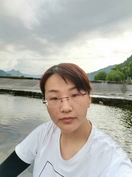 程卫珍头像