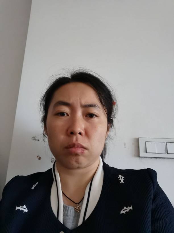 董娟头像