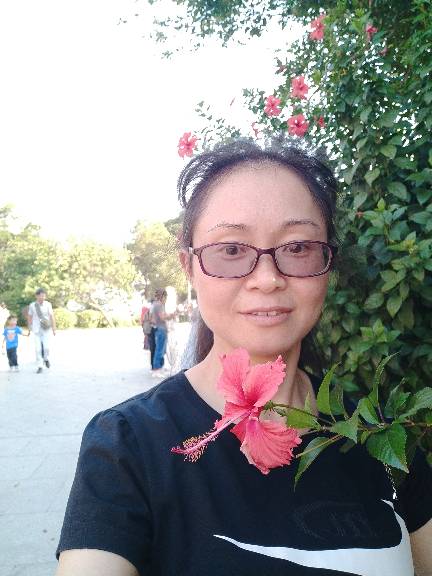 何芳英头像