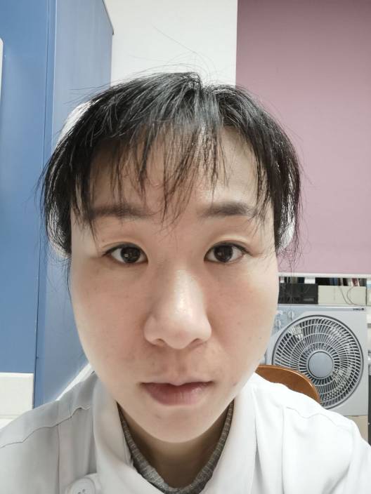 胡洁琼头像