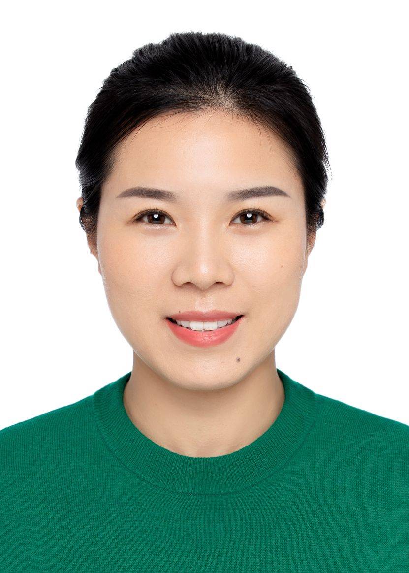 李颖头像