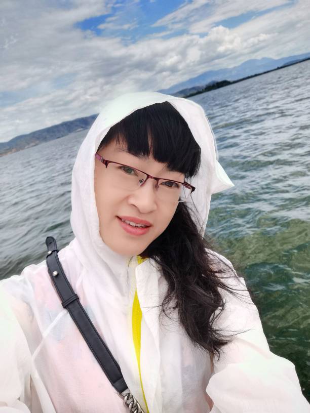 张晓丽头像