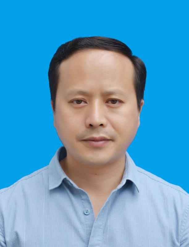 黄伟头像