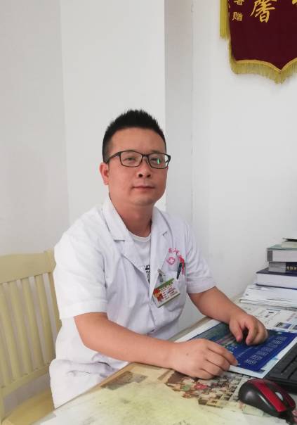 万齐华头像