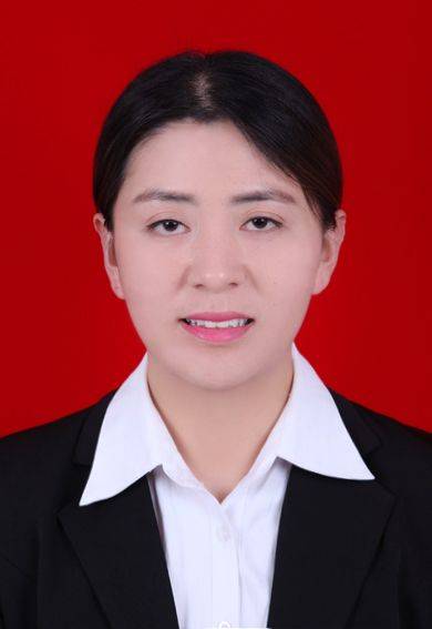 李嵘头像
