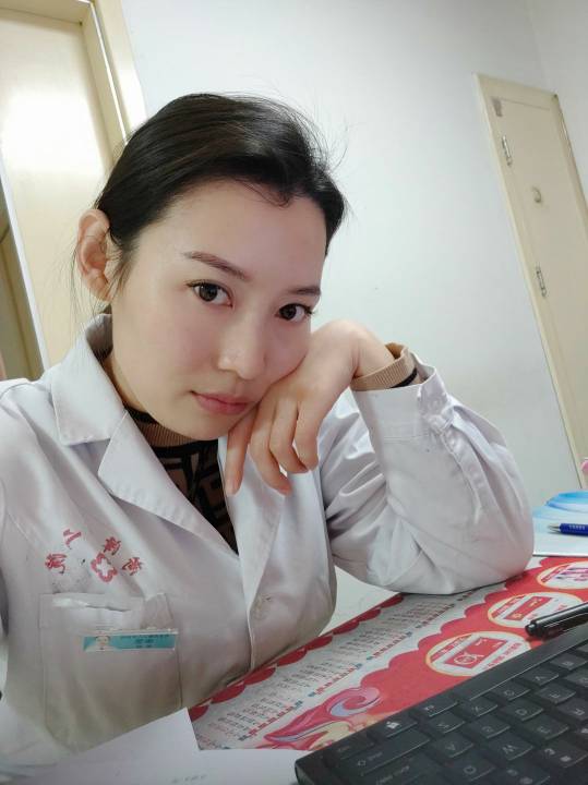 张雯头像