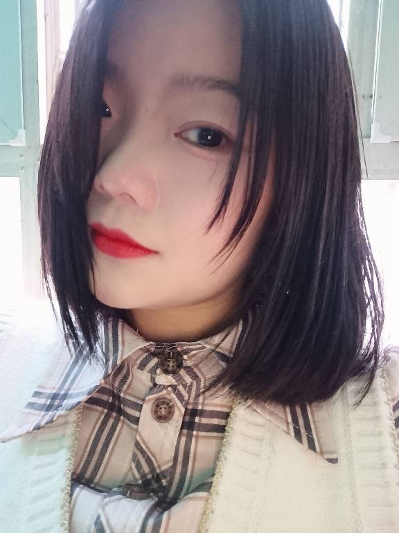 殷佳头像