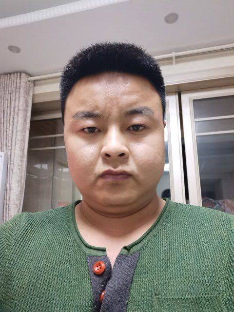 黄先德头像