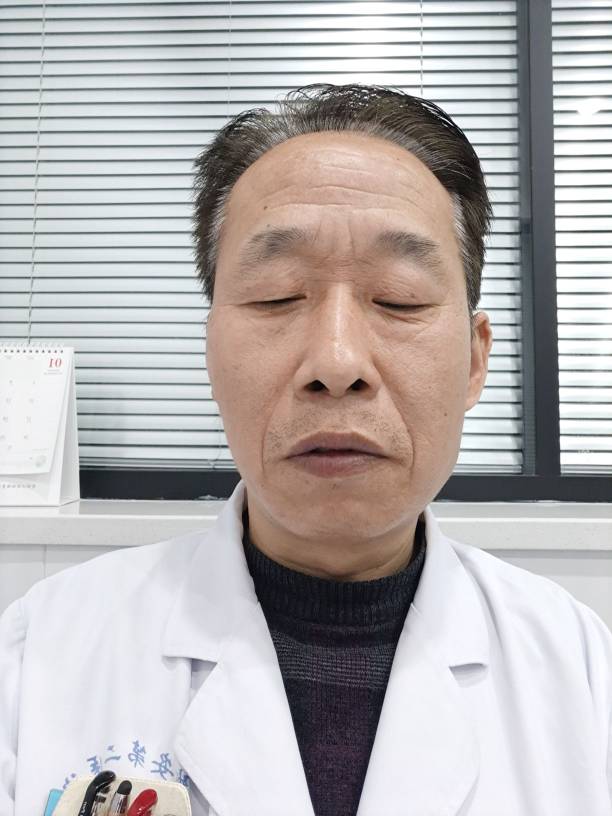 仝炅头像