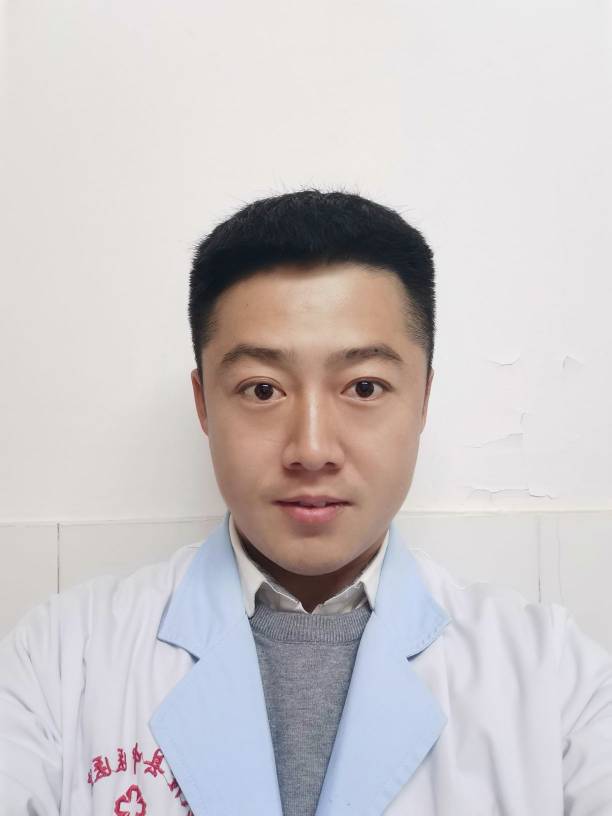 梁健头像