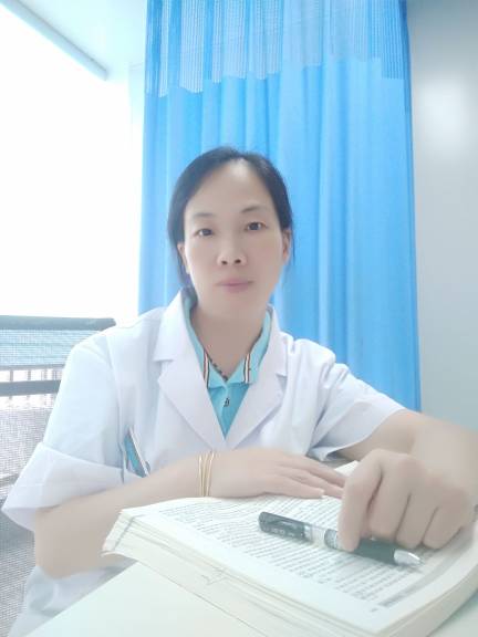 何庭红头像
