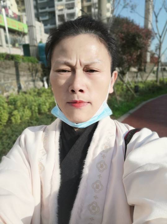 罗小荣头像
