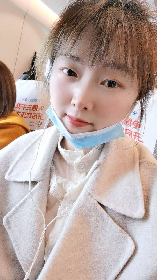 巫婷头像