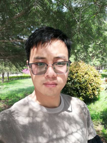 张赛赛头像