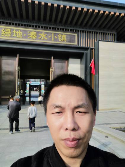白旭东头像