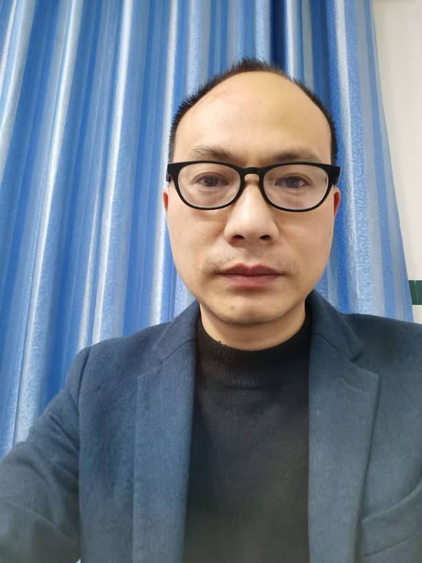 向发钢头像