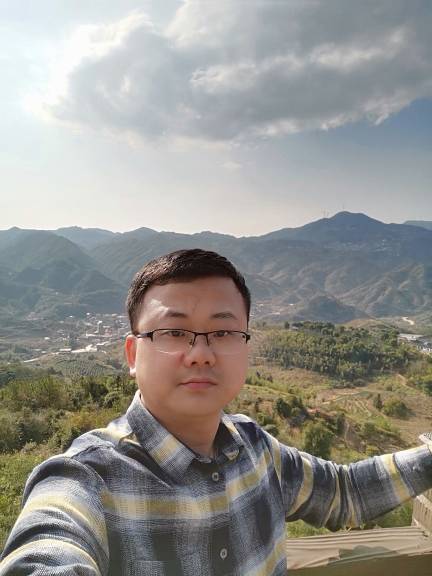 郑毓能头像