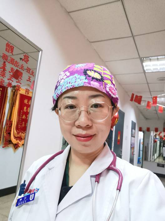 闫娜头像