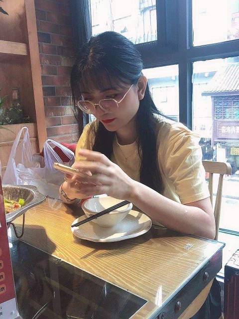 陈晓告头像