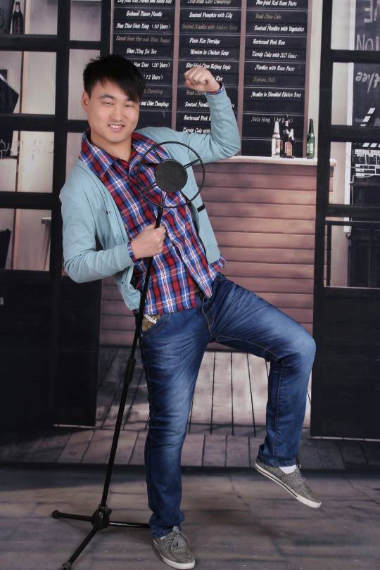 李威头像