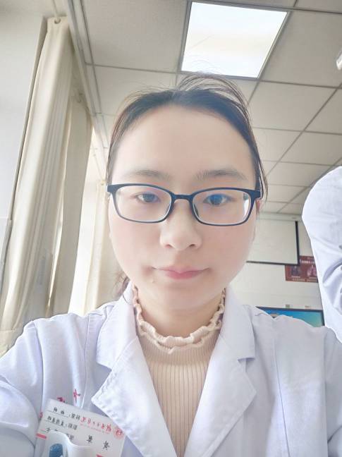 黄翠头像