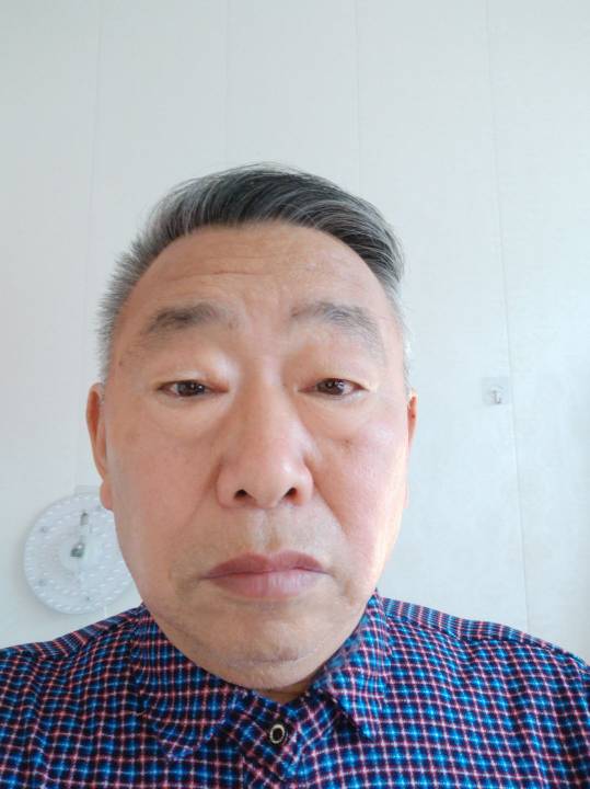 杨成山头像