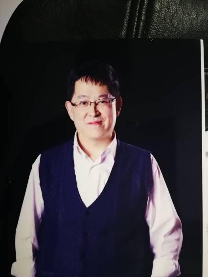 卢金生头像