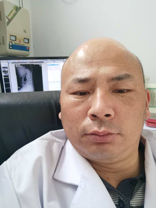 李东兴头像