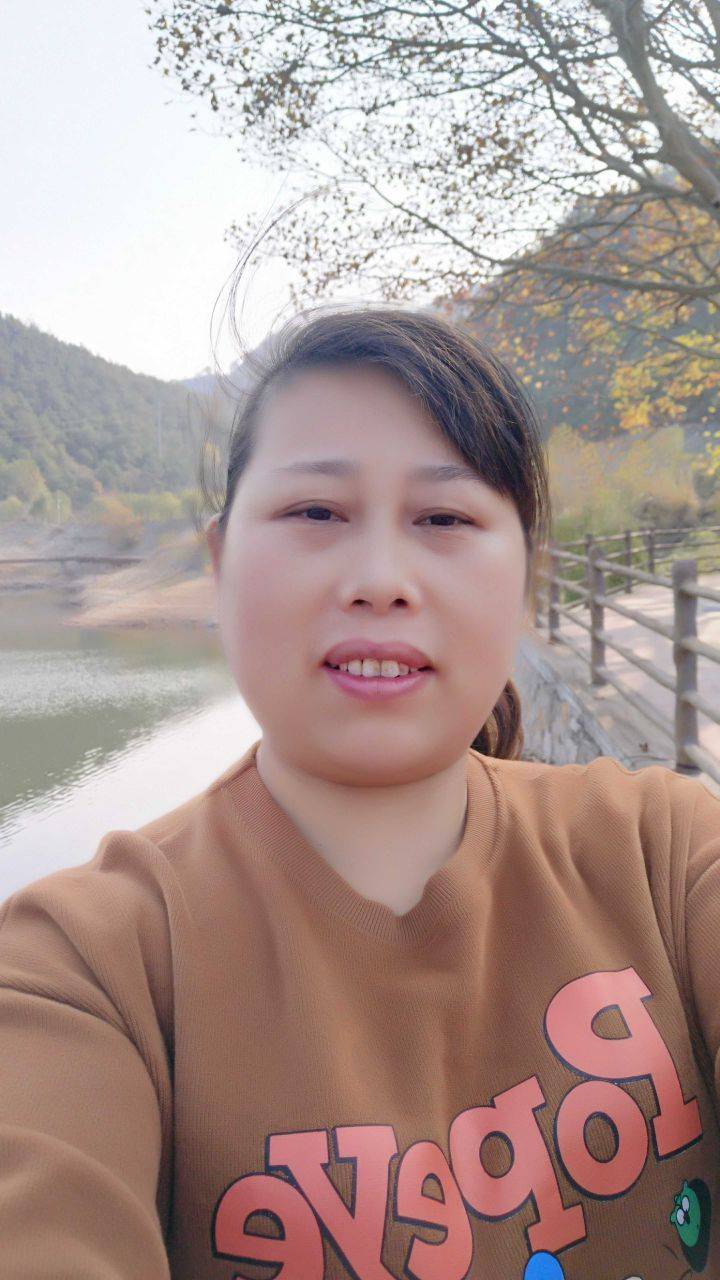 王芳头像