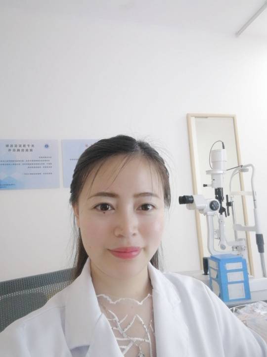 吴婷头像
