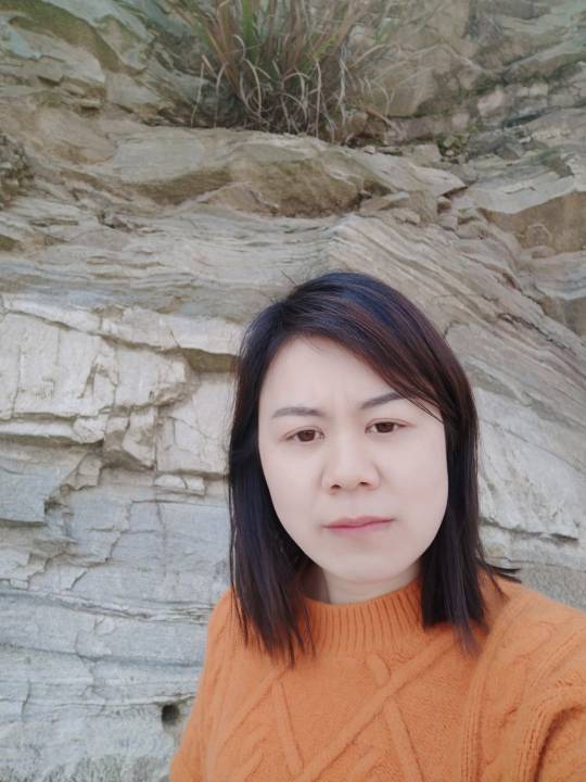 张亚玲头像