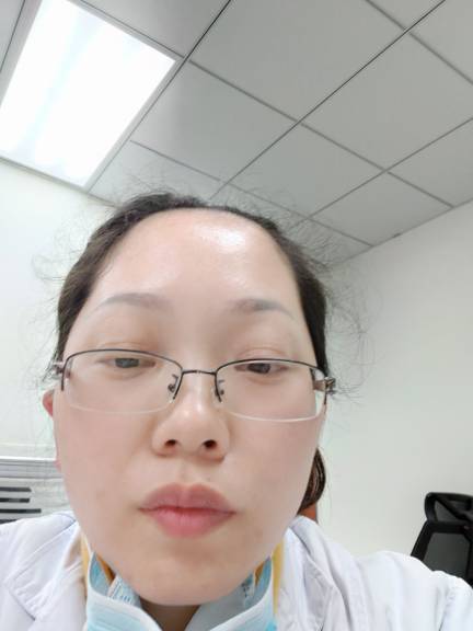 周琴琴头像