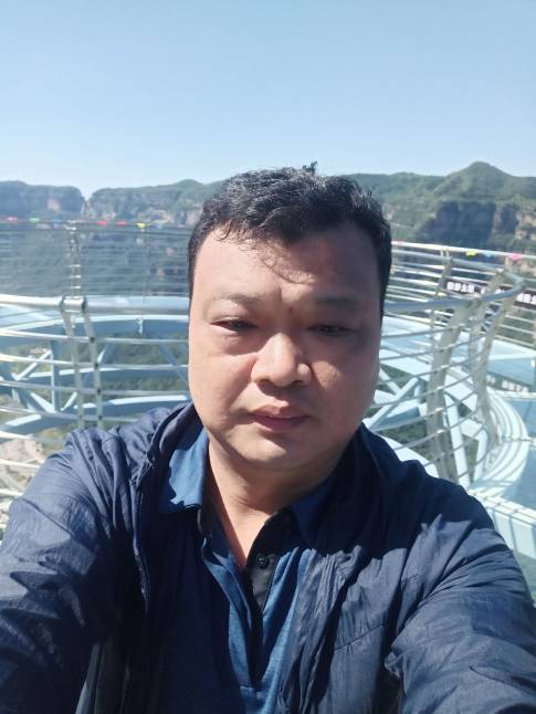尚合江头像