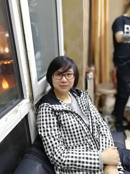 李妍头像