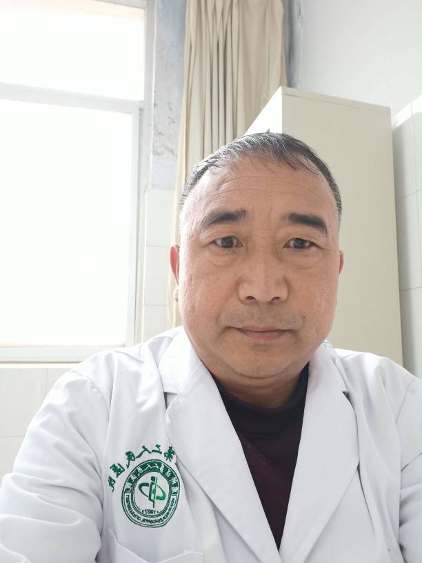 王江华头像