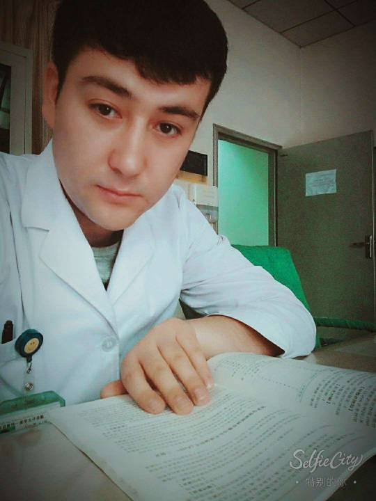 阿卜杜热伊木·阿卜杜克热木头像