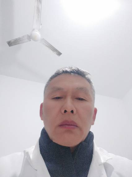 康于立头像