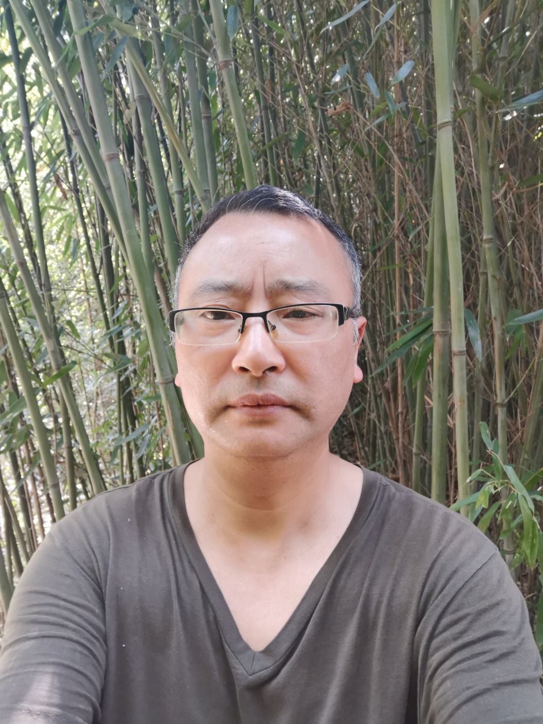 李亚飞头像