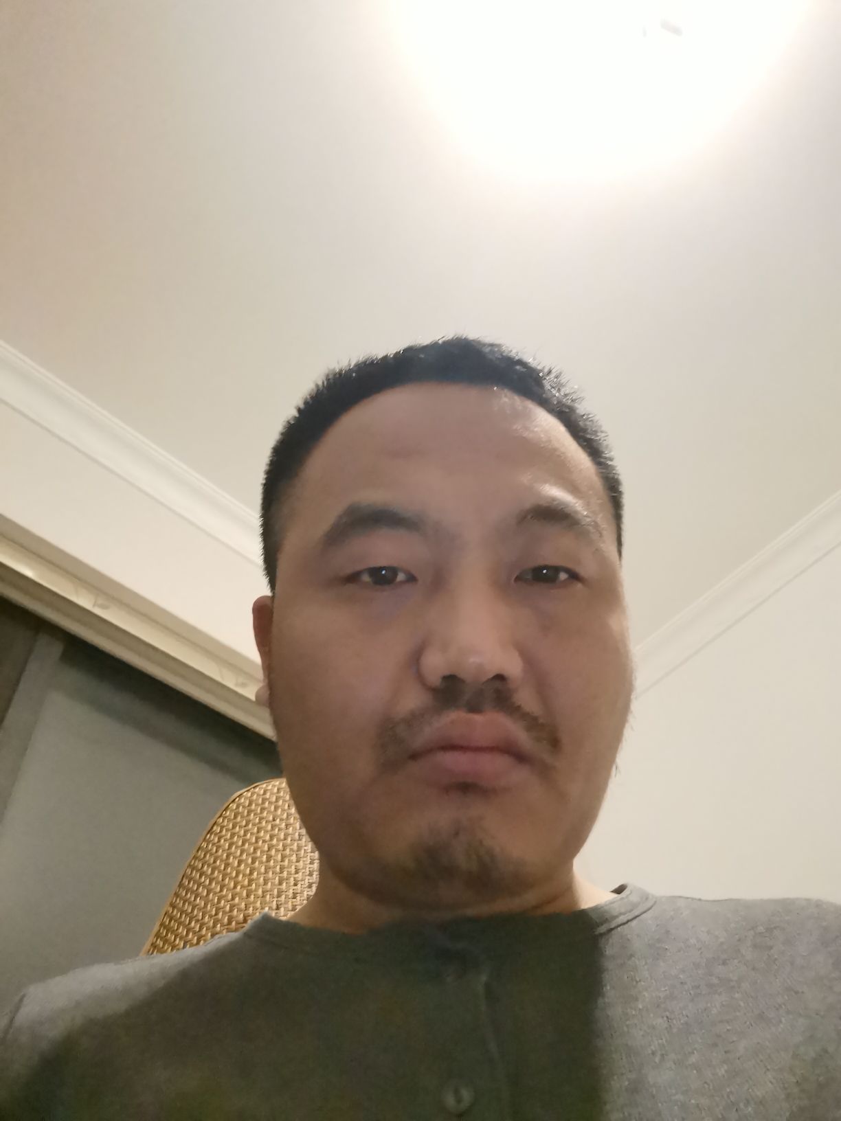 周宇平头像