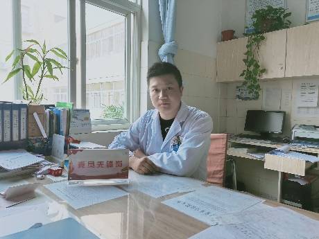 易新伟头像